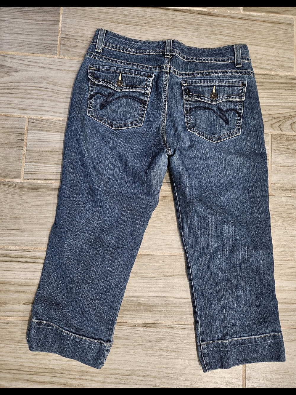 Gloria Vanderbilt Blue Cropped Denim Jeans with Button-Flap Back Pockets